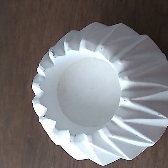 Geometric white candle votive holder - Picture 4 of 5